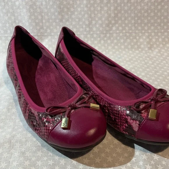 Vionic Women's 7.5 Faux Snake Skin Bow Ballet Flats Slip On Shoes Casual Fuchsia - Picture 2 of 7